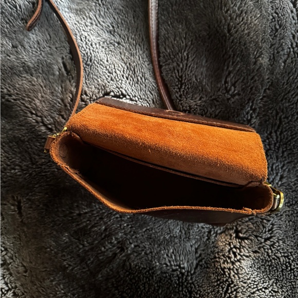 Portland Leather Metro Crossbody mini lava - Picture 4 of 4